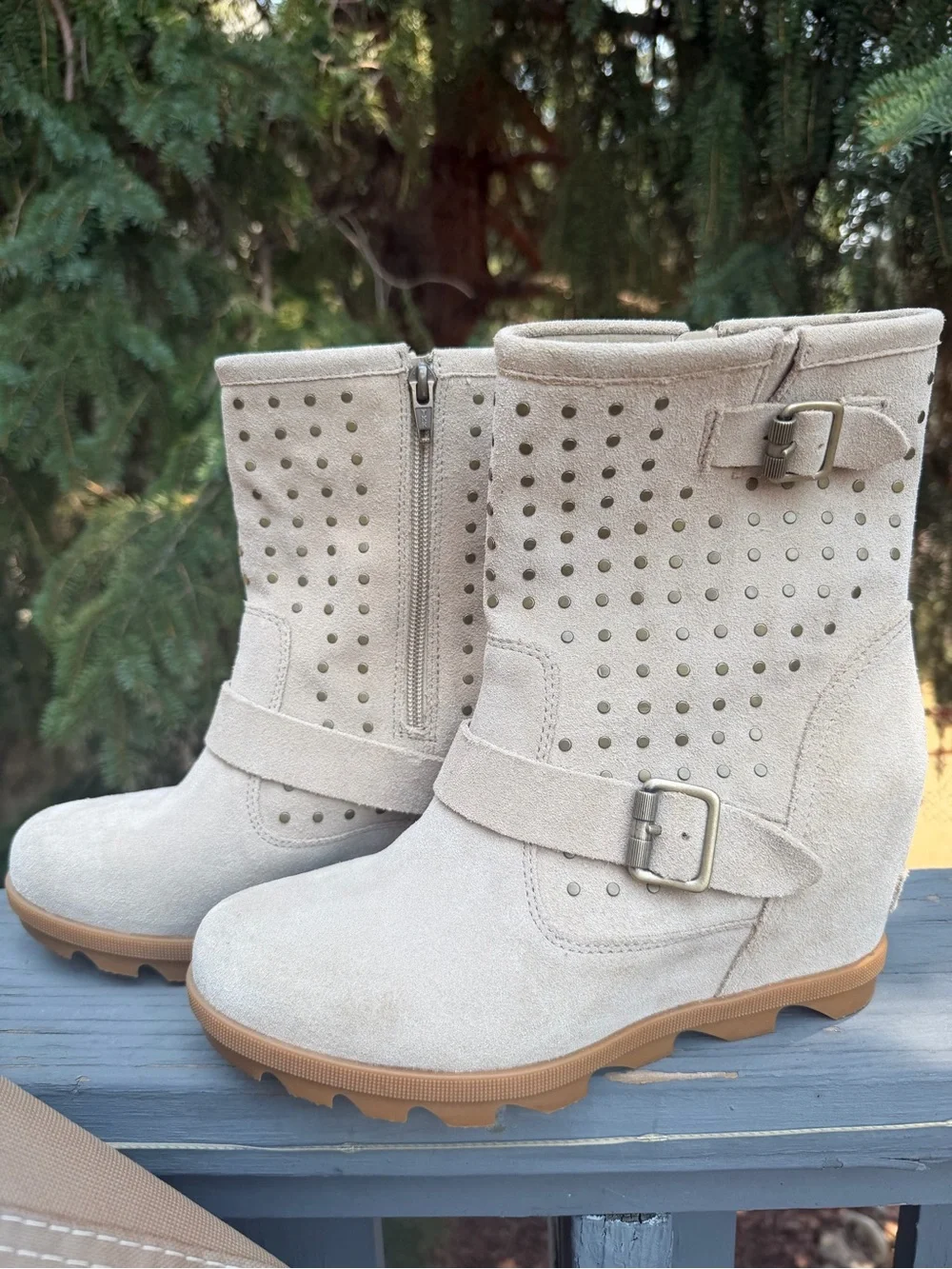 Women’s Beige Perforated Wedge Ankle Boots. Sorel size 8.5.